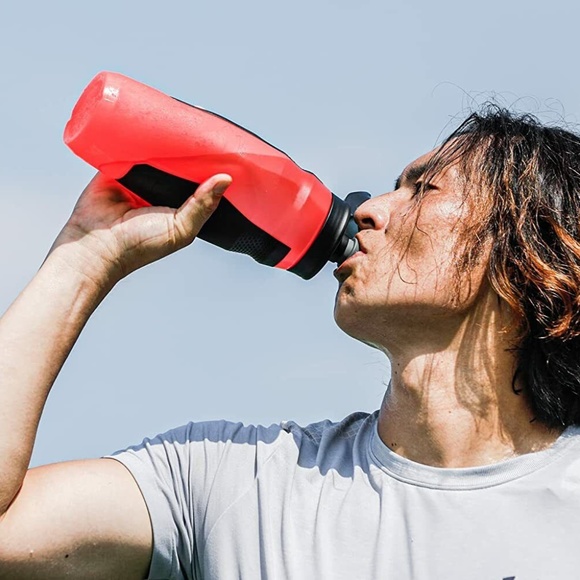 Under Armour UA Playmaker Squeeze Water Bottle 32oz Workout Fitness Sport Bottle - Picture 3 of 8